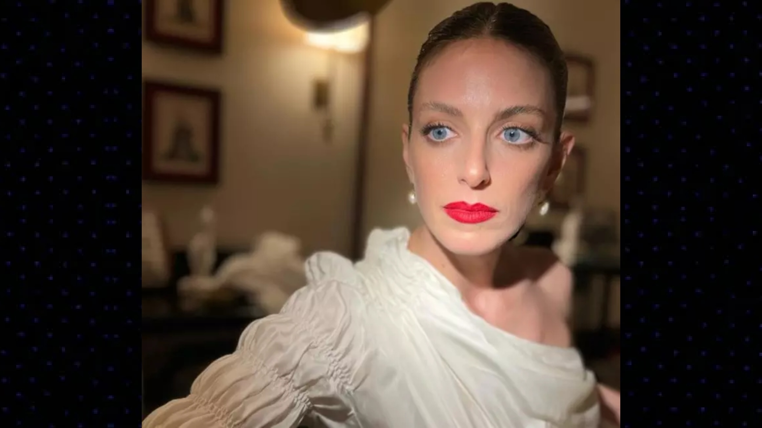 Ünlü oyuncuyu akrep soktu